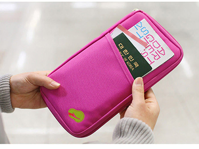 WATERPROOF NYLON TRAVEL CLUTCH