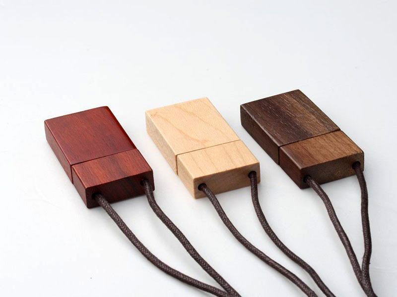 WOODEN USB WITH STRING