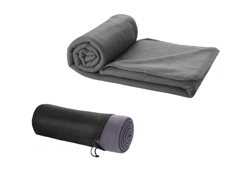 HUGGY BLANKET AND POUCH