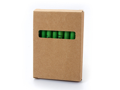 8 wax crayons in a box